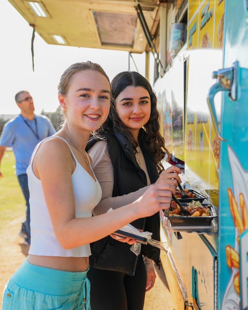 Fries, friends, and moments worth sharing 🍟🫶

The best memories are made at the truck

#frydayfoodtruck #loadedfries #FrydayMagic #FoodTruckVibes #FriesOnTheGo #SupportLocalEats
