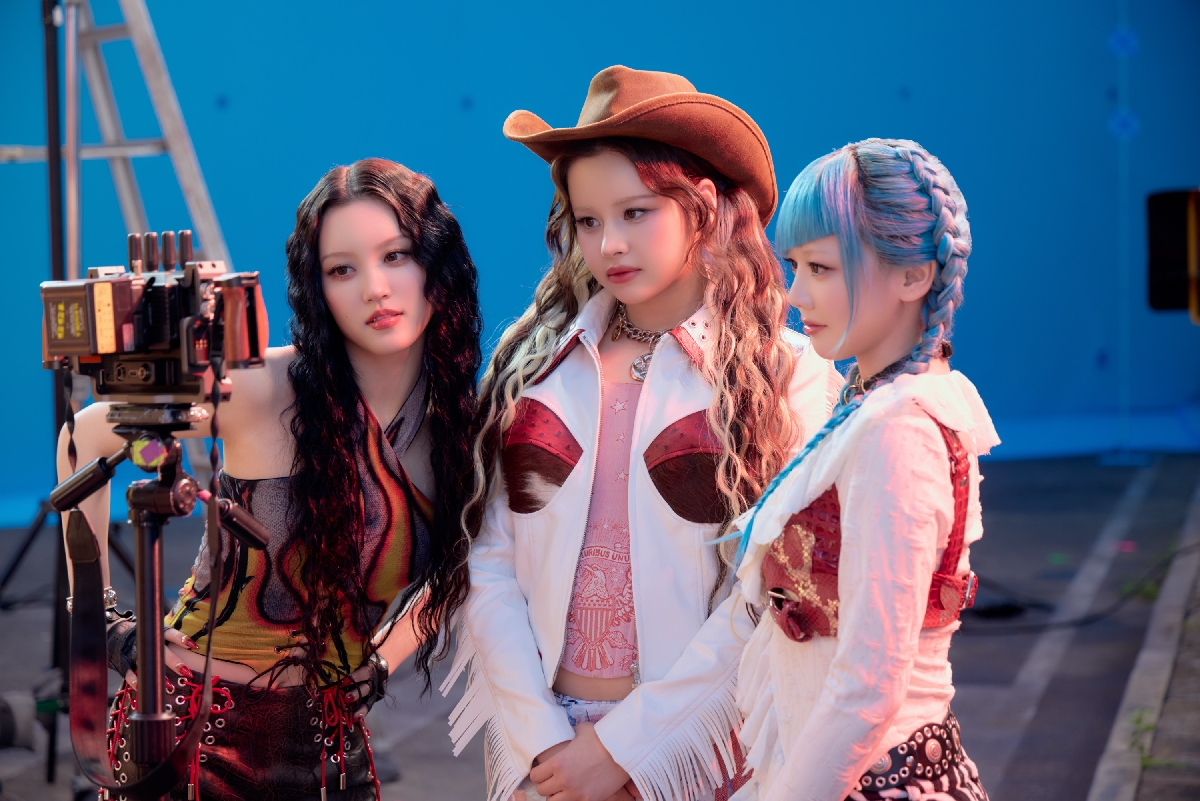 🔥 XG lights up Coca-Cola’s new CM “Muchu Zenkai. XG” with jaw-dropping dance moves and their new song “MILLION PLACES”! Get a glimpse of their passion, behind-the-scenes stories, and what muchu zenkai means to them. #XG

🔗Read More
us.oricon-group.com/news/4876/
