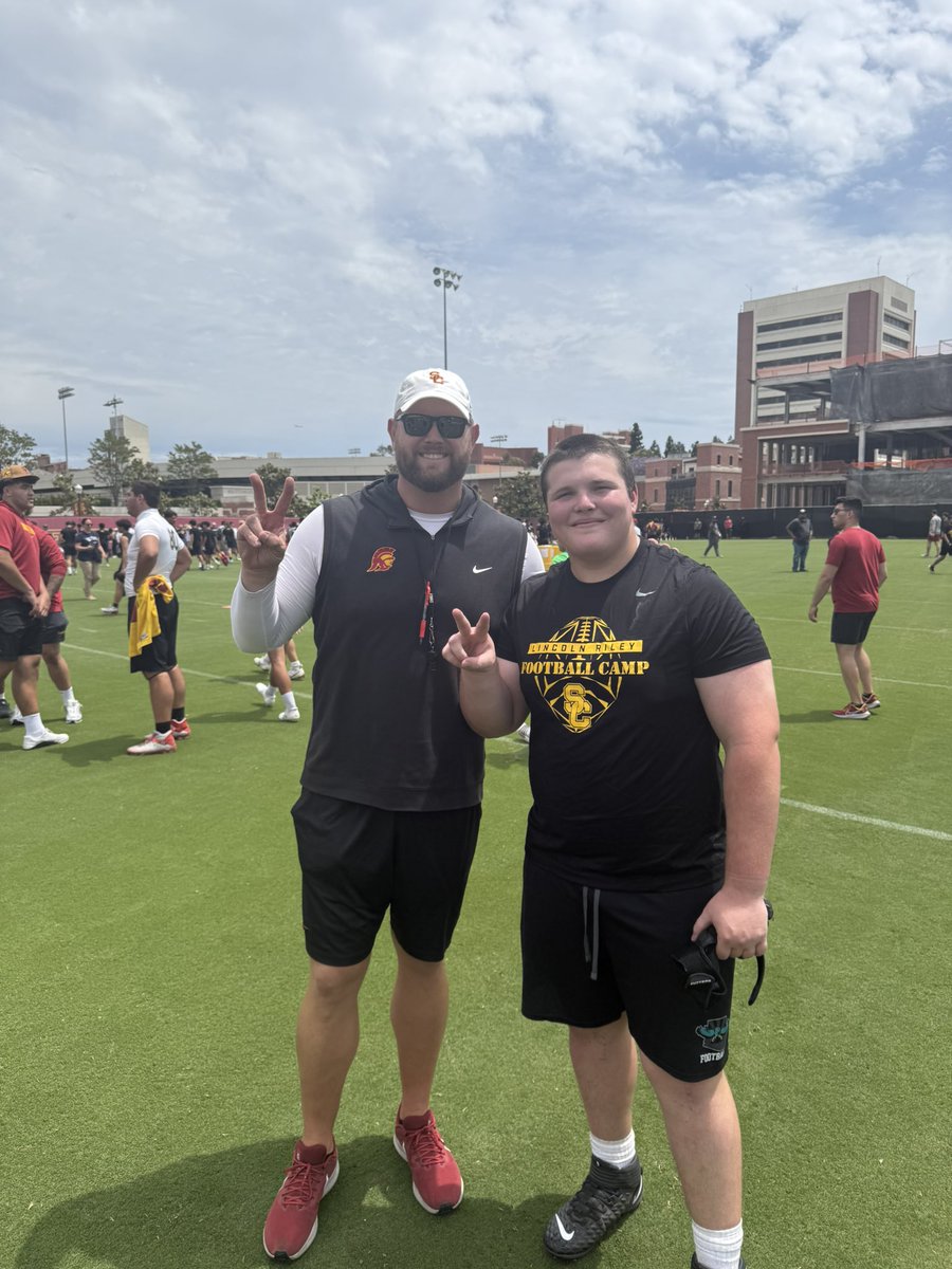 JakeInglis6's tweet photo. So blessed to have been able to showcase my talents at the University of Southern California this past weekend! Thank you @CoachZachHanson &amp; @uscfb! #FightON 
@farrel_brock @JRutt_4 @TylerRosenfield @HighlandHawksFB @athletics_hawks https://t.co/JMg3IsctBf