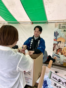 tokyometro_info's tweet photo. ／
大丸松坂屋× ＃東京メトロ
資源循環イベント『循環生活コトハジメ』に
＃FrytoFlyProject が参加しました！
＼

悪天候の中、イベントへのご参加ありがとうございました！
次回以降もよろしくお願いします！

東京メトロでは、引続き、#SAF の認知度向上・資源循環に関する取組んでまいります♻ https://t.co/ADR66Orb9u