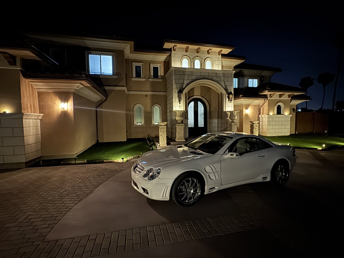 TimekeeperE's tweet image. My Mercedes is not a super car but it is safe and somewhat reliable. Lamborghini’s are nice but the attention it gets is unsafe nowadays  and I rather invest that money in $HOOD $PLTR $META $TSLA $NVDA Dreams are Real ! ! !