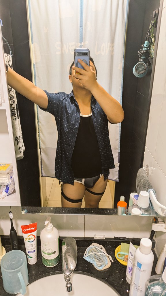 fjay0705's tweet photo. 好久沒更新了，更新一下嘍。
胖胖的大腿約束起來意外的色氣十足
襯衫要好好抓住不然到處飛。

#小熊 
#胖胖的男子 
#嘴巴還是停不住XD https://t.co/GB2odMaBtY