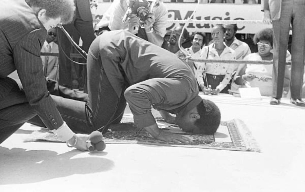 BegoodCarolyn's tweet image. All roads lead to WHO? 🤔⚔️🗡️🕋🇸🇦 

Did anyone ever recover R’s Black Box? 🧐🆘◼️🛩️🌊😏 

#BOX #BOXES #sQuares #sQuared #BlackBox #BB #TwentyTwo #ConnectTheDots #MECCA 
#YoullFindOut 💯💯💯😲🐇 #Wonderland 😬🫣🗡️💥💥🪃 #ShapesMatter 🌙🔴💠◼️🔻

*MecCA🕋(ME33A)👁️🐅◼️🪨
Black BOX -