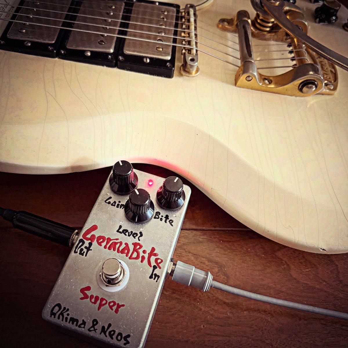 tucker_guitars's tweet photo. 久々にペダル買いました⚡️
Germa Bite Super
https://t.co/KNsVdo6Hux
#AKIMA&NEOS
#mng https://t.co/AfJGRg4US4