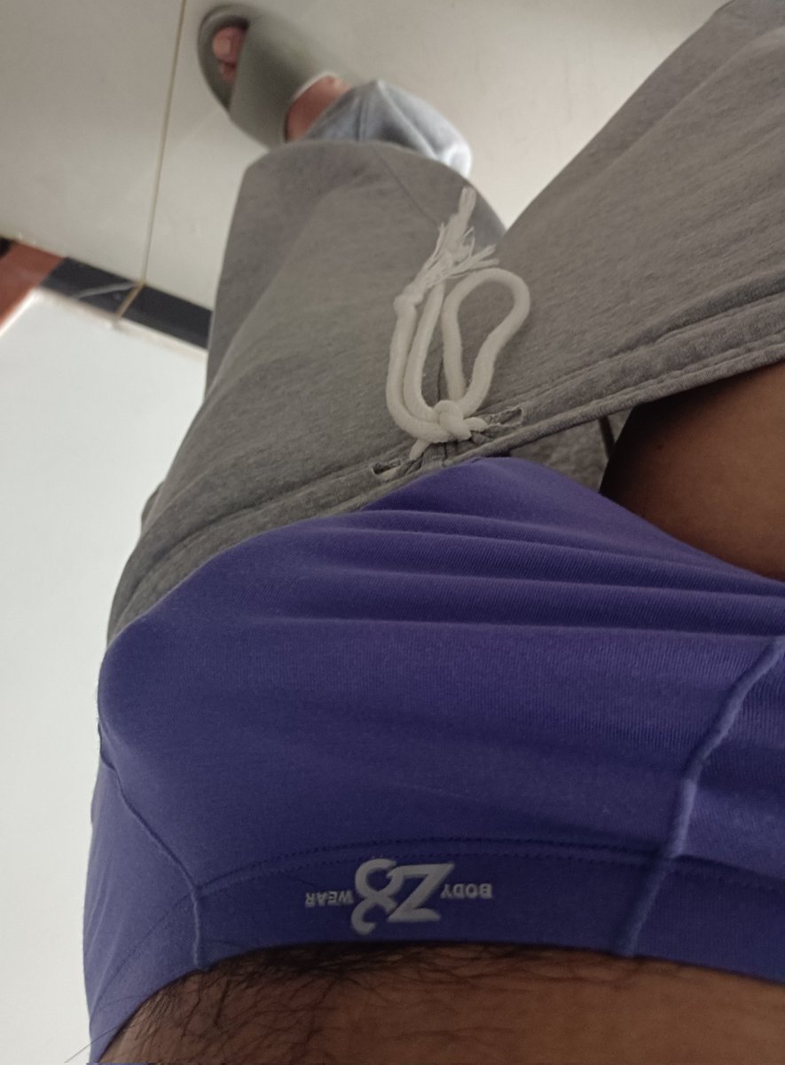 大家有没有过鸡吧在没有任何刺激的情况下突然勃起？有时候挺尴尬的