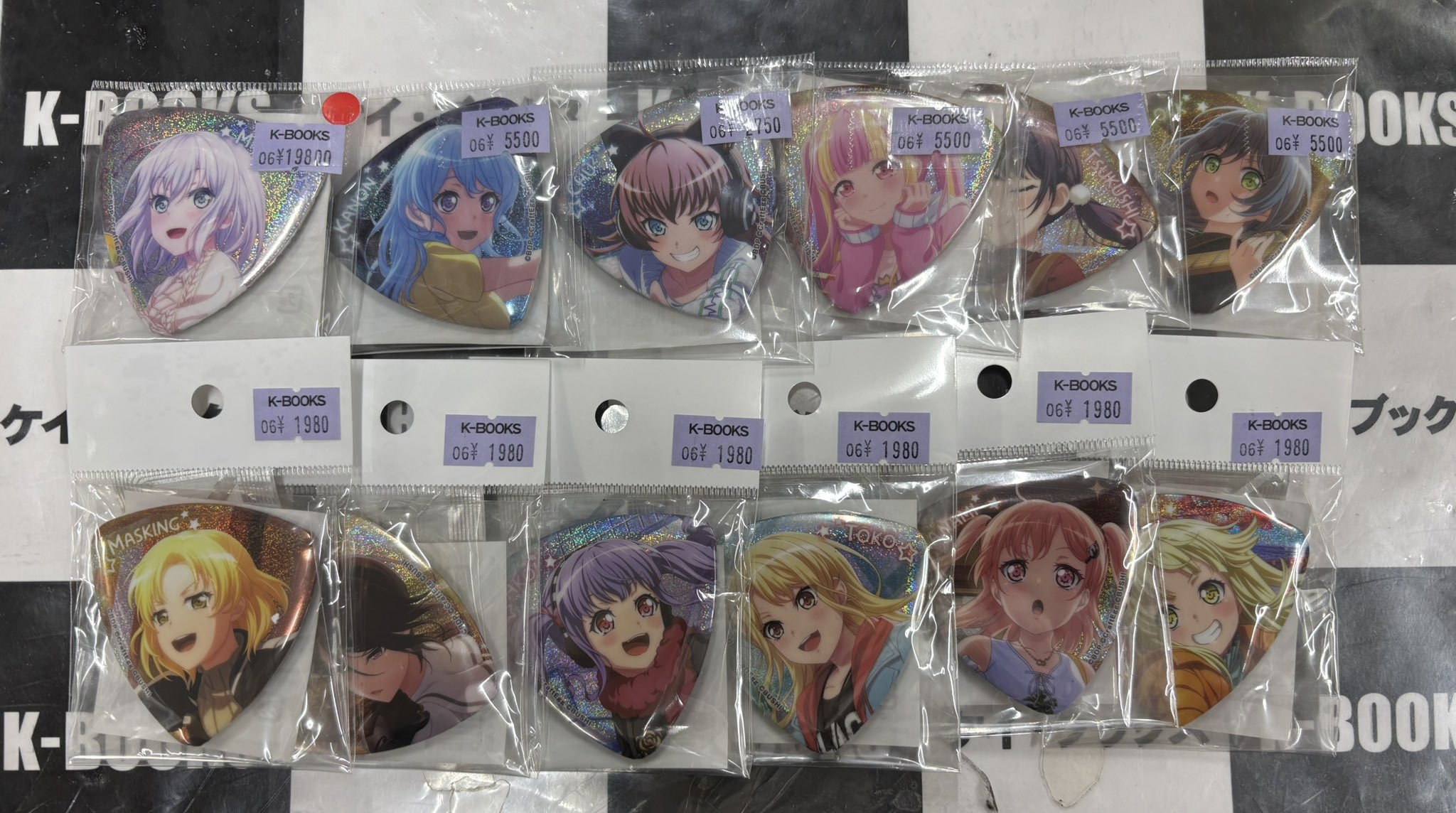 バンドリ 八潮瑠唯 たまみくじ ピック型ホロ缶バッジ バンドリ 八潮瑠唯 たまみくじ ピック型ホロ缶バッジ （八潮瑠唯