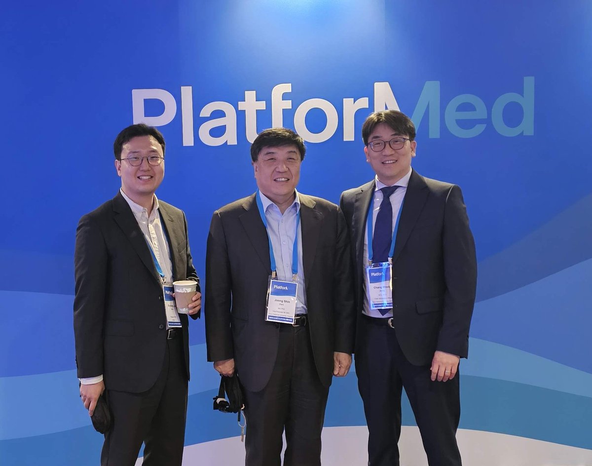 drboss_urology's tweet photo. Honored to join #PlatforMed as a founding partner of the @MayoPlatform — an innovation conference with a platform approach.
Inspiring talks by @jhalamka, and @GFarrugiaMD , President of @MayoClinic, and more.
#digitalhealth #AIinHealthcare
#UroSoMe #MedTwitter @snuh_official https://t.co/M5wlwNPdMq