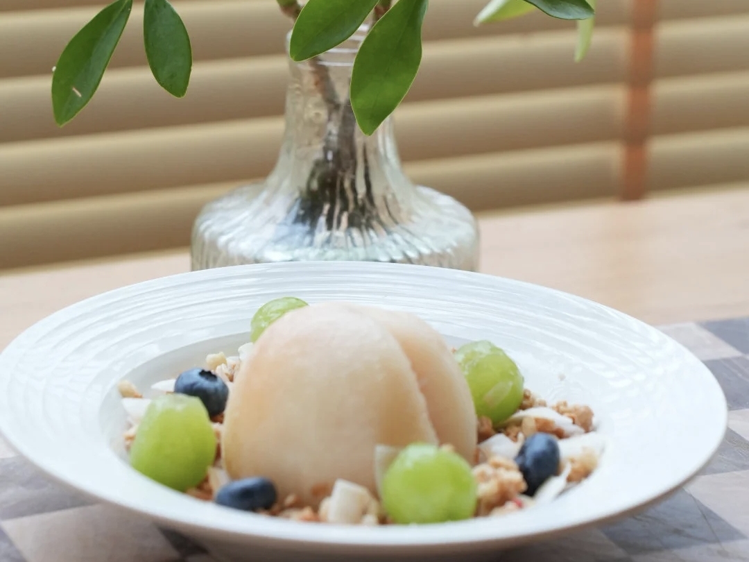 Peach season in #Yangshan town is coming.🍑🥂
Enjoy juicy peaches beyond peeling and sipping—try peach sparkling water, peach yogurt or pair them with shrimp and ham dishes. Discover more peach surprises in #Huishan, #Wuxi! #TastyHuishan https://t.co/i37RmgaUXu