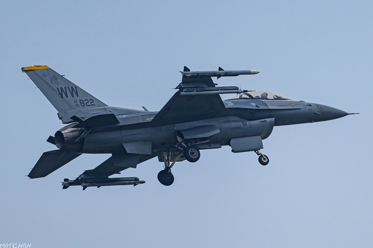 out_onespirit_1's tweet photo. デモフラの日のWW 2nd 増槽なしで次々にテイクオフ✈
先日横田基地に行っていた5AFは出てきたけど黒イタチさんは現れず…笑
#三沢基地
#RJSM
#13FS
#14FS https://t.co/pnbGkggiGd