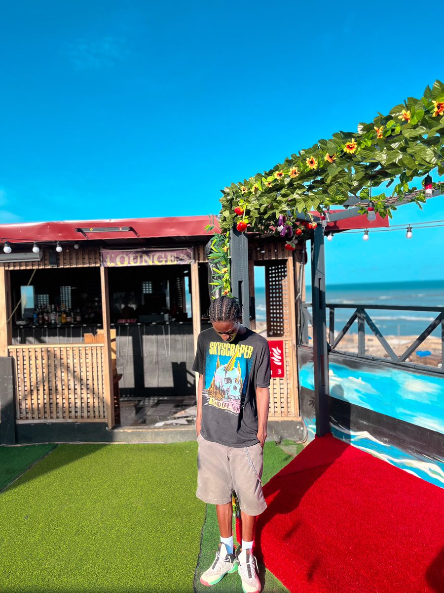 Cham_cesh's tweet image. #NewProfilePic

A little progress each day adds up to big results. #alienboy