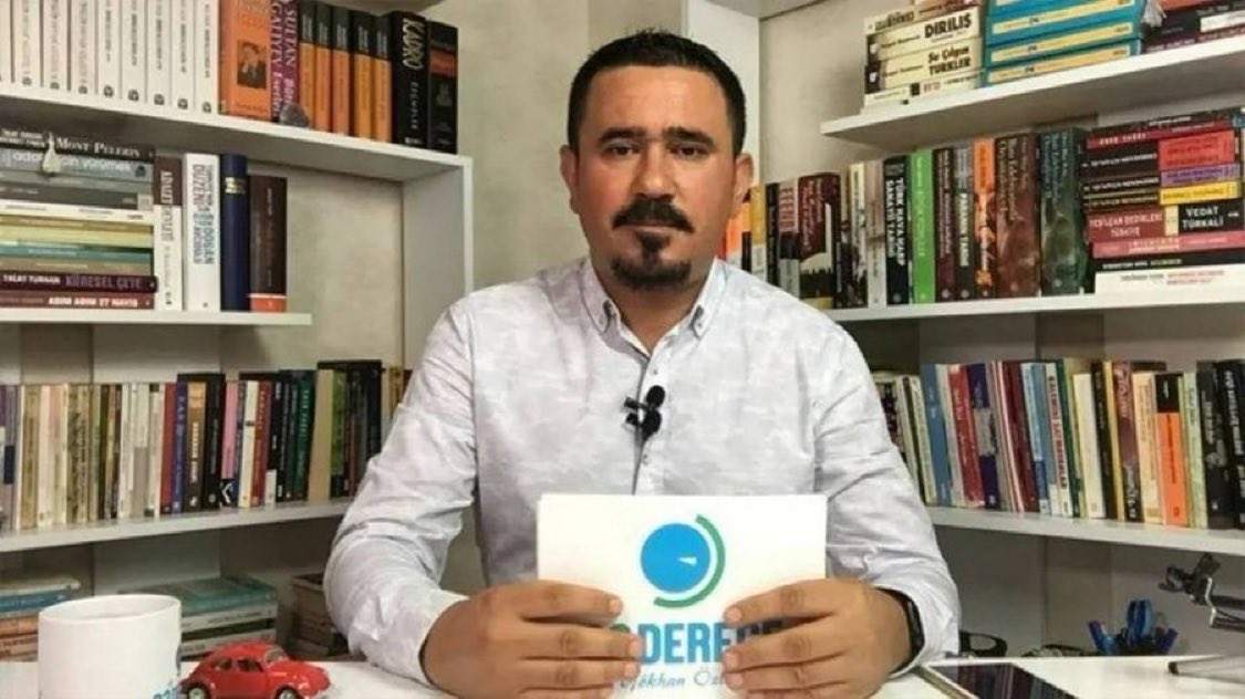 KHK’lıların sessiz çığlıklarından biriydi Gökhan Özbek…
Haluk Hoca’nın cenazesinde tanışmıştık. Sessiz, vakur, yürekli bir adamdı.
Vefat haberine çok üzüldüm.
Allah rahmet eylesin, mekânı cennet olsun.
Rahma Rabbe Âleme li ser be, gorna wi cinnet be. 
#KHKlılarUnutulmad