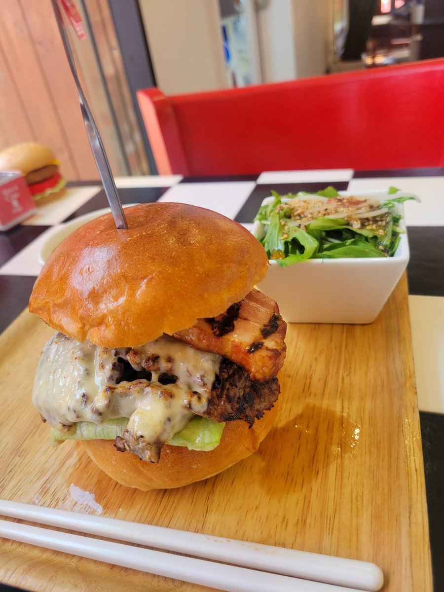 (っ ᐙ c)ｳﾏｯ🍔(っ ᐙ c)ｳﾏｯ🍔
#和田山
#MOMIJI