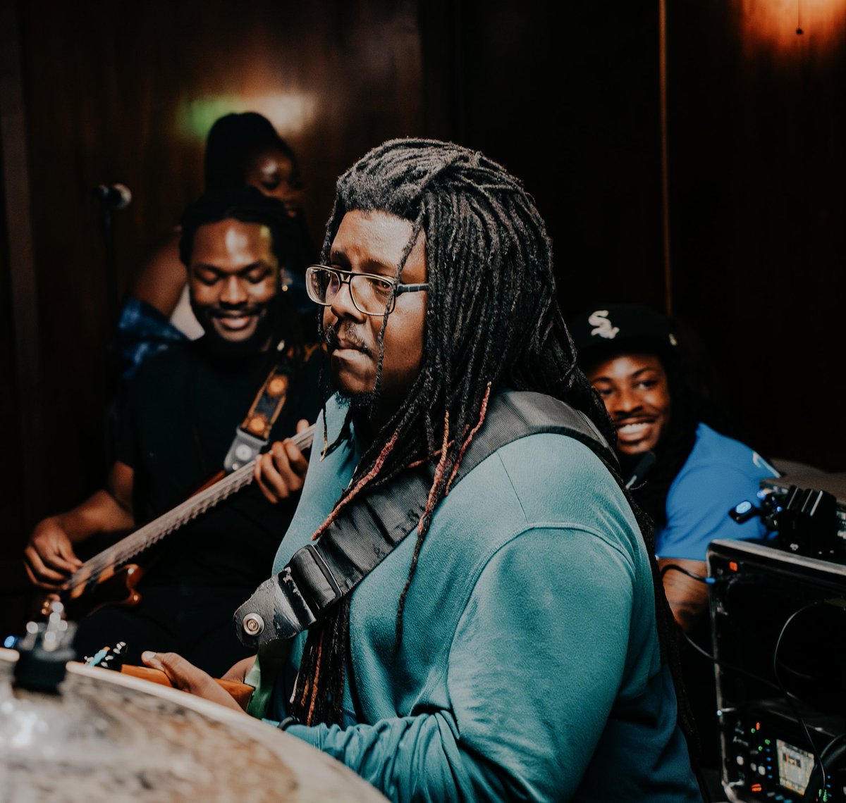 ✨️All-star cast together for 1 man <a href="/realZWELLS/">Z-Wells</a> performing at <a href="/thelist/">TheLi.st</a>
in the 808 Room. 🤘🏾🔥 #HTown