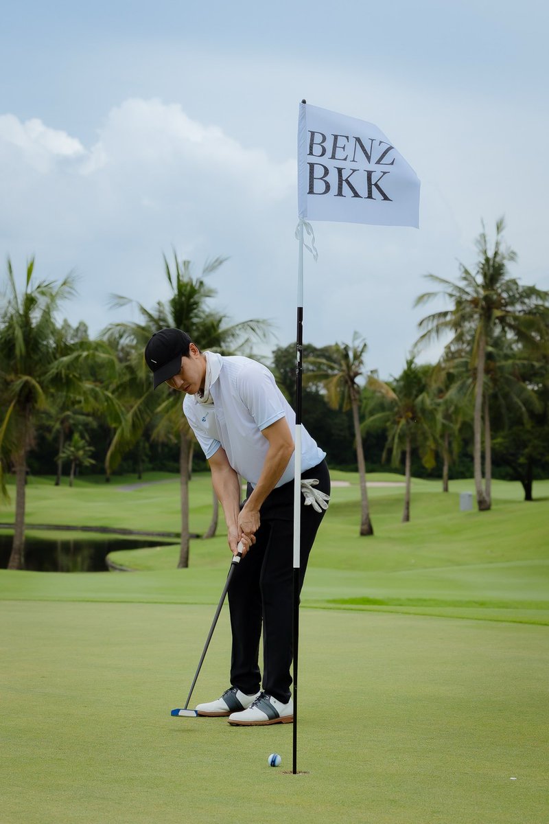 Hello98_th's tweet photo. Benz BKK สร้างปรากฏการณ์เหนือระดับ ปิดสนามกอล์ฟระดับโลก
ต้อนรับลูกค้า VIP สู่เวทีแห่งเกียรติยศ MercedesTrophy Thailand
🔗https://t.co/rubWloTDHd
#BenzBKK3โชว์รูม3มุมเมือง #MercedesTrophy
#jesjpp https://t.co/ZGf3TE2Qxr