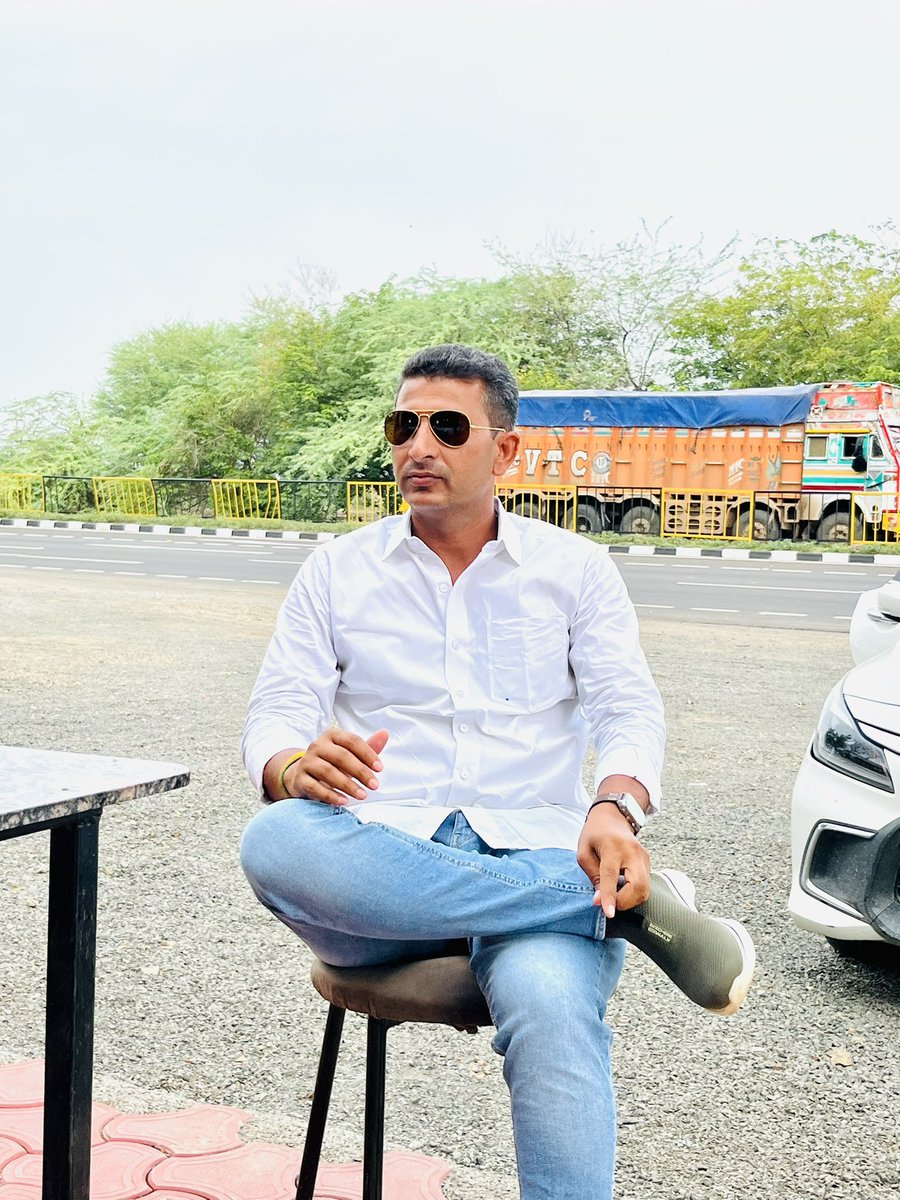 "अगर सभी सोचने लगें कि 'कोई और करेगा', तो कुछ भी नहीं बदलेगा।"

~  ढाका.!!