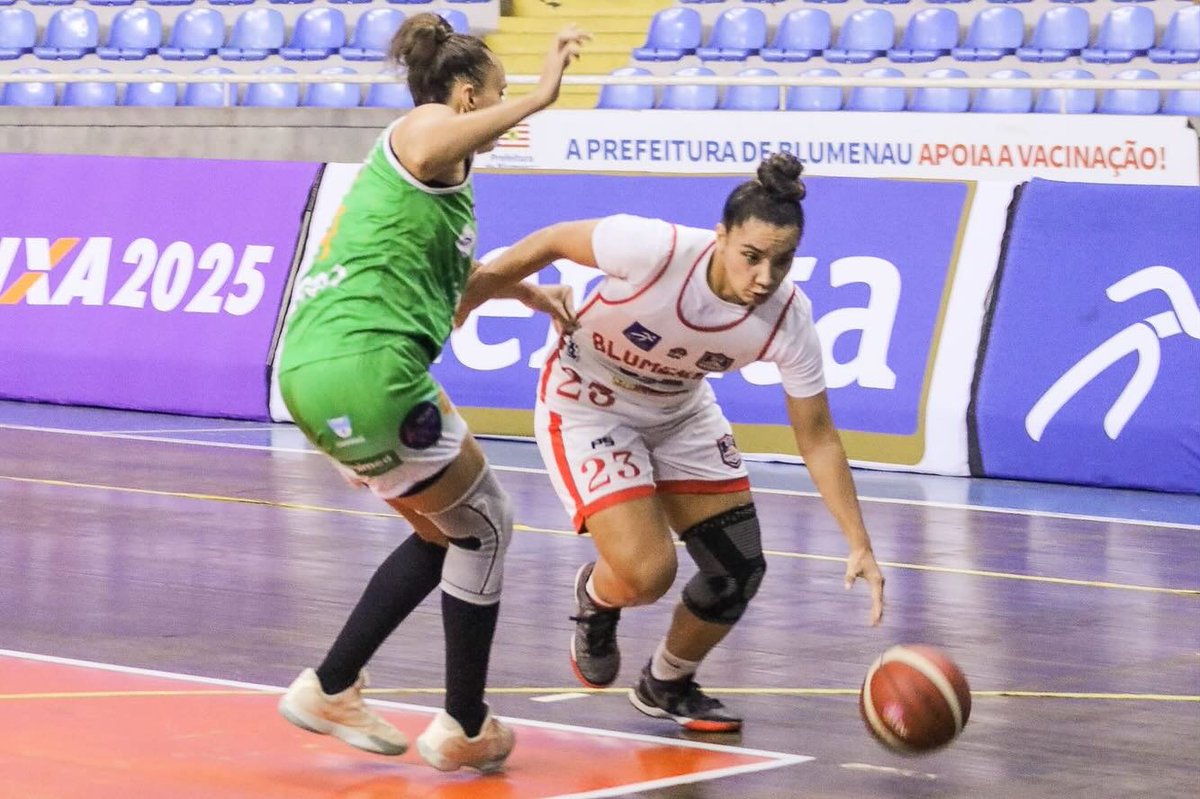 LBF 🇧🇷 | <a href="/BlumenauBFB/">BFB/Blumenau</a> 66-68 Santo André

𝐌𝐚𝐢𝐭𝐞 𝐏𝐞𝐫𝐞𝐢𝐫𝐚 🇺🇾

📊 8 puntos, 3 rebotes, 10 asistencias y 1 robo en 39min (4/6 T2)