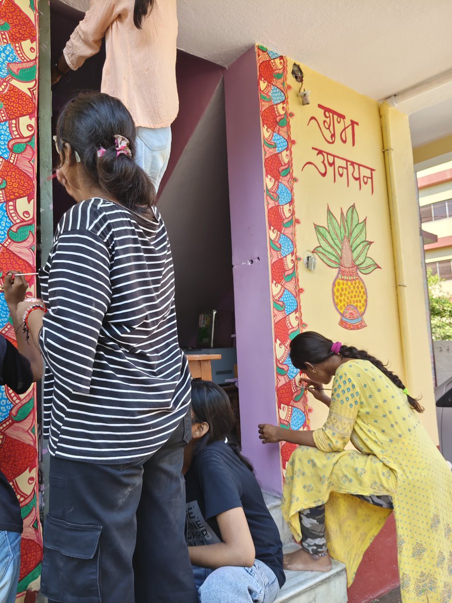 mithilakritihub's tweet photo. 💐💐स्वागत द्वार 💐💐
🕉️ शुभ उपनयन संस्कार 🕉️
💐Welcome gate for Thread Ceremony
Mithilaart decoration 💐
At Darbhanga 💐💐
With Shakshi, Ruchi, Nidhi, Sakshi 2, Khushboo. 🙌❤️🤩🫶🩵🏵️🏵️🌿🌿❤️
#welcome #welcomegate #mithilapainting #threadceremony #mithilatradition https://t.co/gd2ZS2QTdI