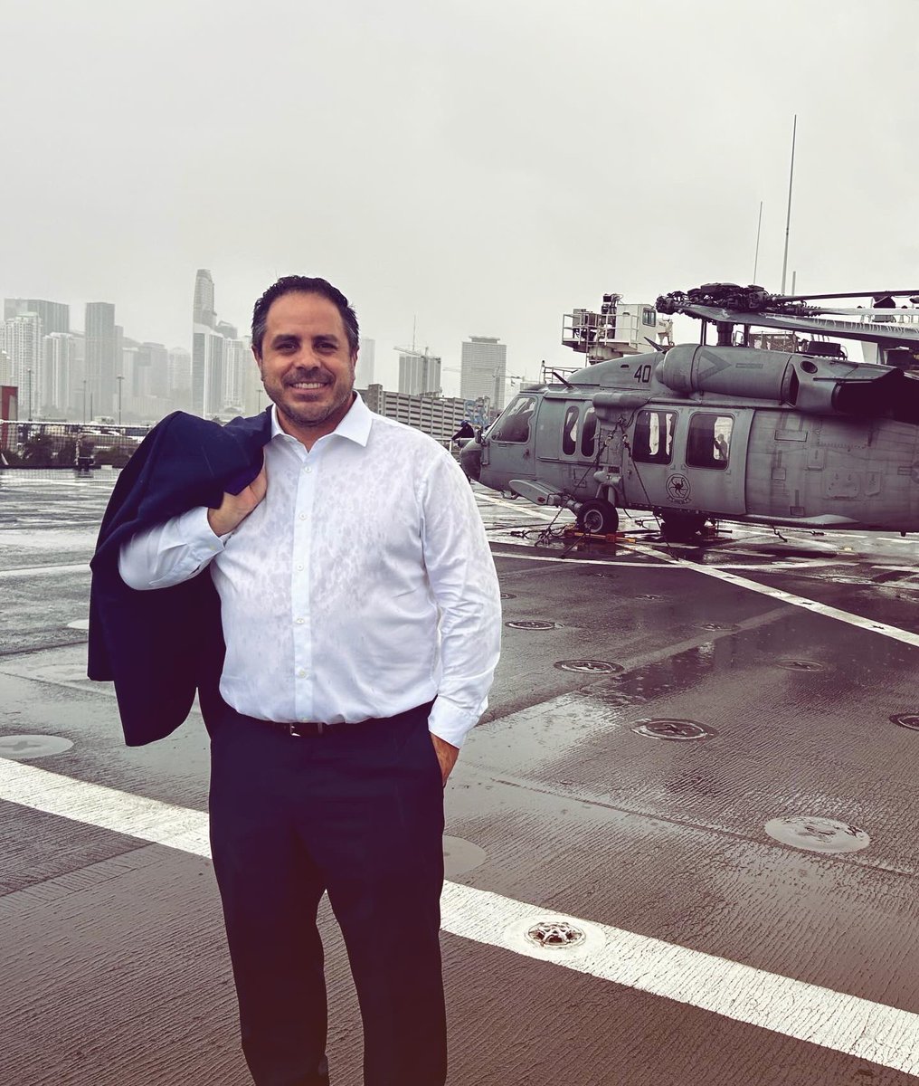 Got a chance to visit the USNS Comfort before departing on a great mission to provide medical help to so many people in need throughout the region. 
🇪🇨🇩🇴🇨🇴🇵🇦🇬🇩🇨🇷
#USNSComfort