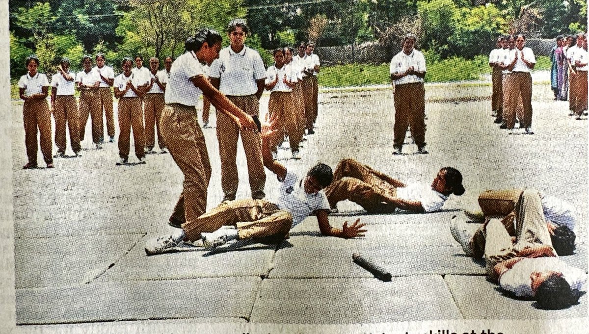 SwatiLakra_IPS's tweet image. The SWAT team of Women Police Constables from Hyderabad City Police showcasing their prowess during a demonstration of their skills
@hydcitypolice @CPHydCity @TelanganaCOPs
#Hyderabad #TelanganaPolice
PC: @DeccanChronicle