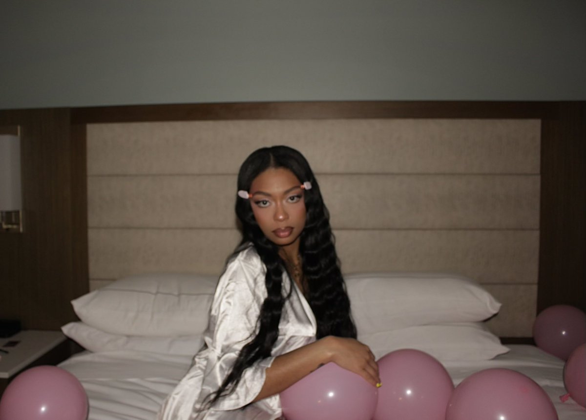 calibaliii's tweet photo. happy pink birthday 🎀 https://t.co/S8Ys0JDzpZ