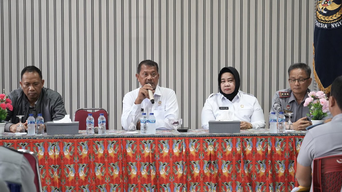 rupbasanjogja's tweet photo. Direktur Jendral Pemasyarakatan (Dirjenpas), Mashudi, langsung sambangi 3 (tiga) petugas Lapas Nabire yang terluka saat  terjadinya peristiwa pemukulan  oleh warga binaan, Selasa(3/6) https://t.co/AOQh2HOwQd