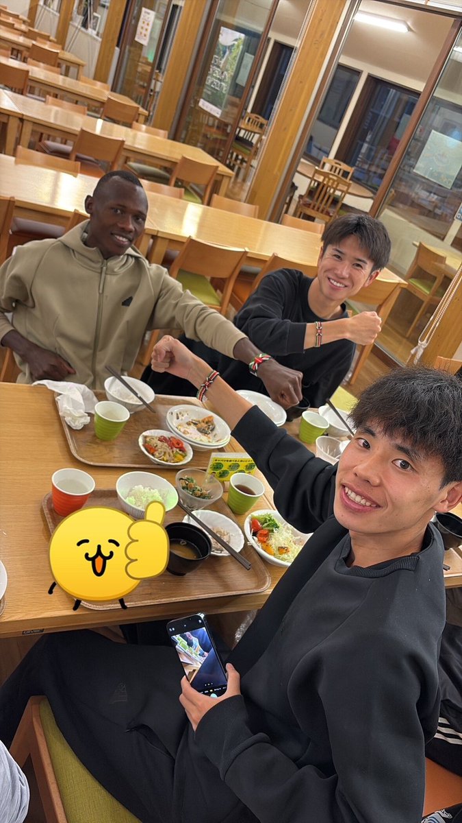 林奎介です。

少し前からケニアブレスレットを着けて走っています。
チームメイト全員にフィリップが作ってくれたものです！
マイケルは名前入りのオリジナルを着けていました！

国籍関係なくチーム一丸で目標に向かって頑張ります！

#写真はマイケル
#GMOインターネットグループ