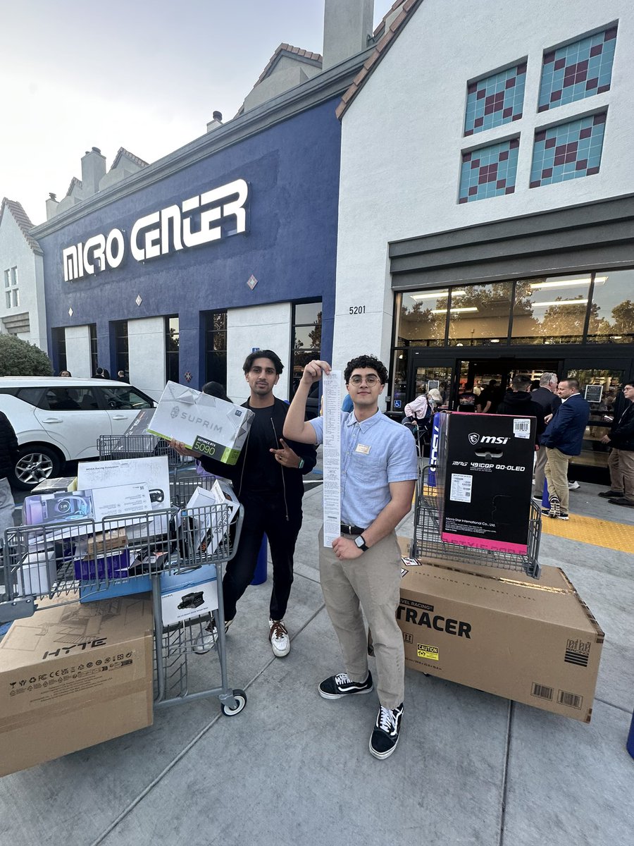 Arib 🇺🇸🇵🇰 tweet media