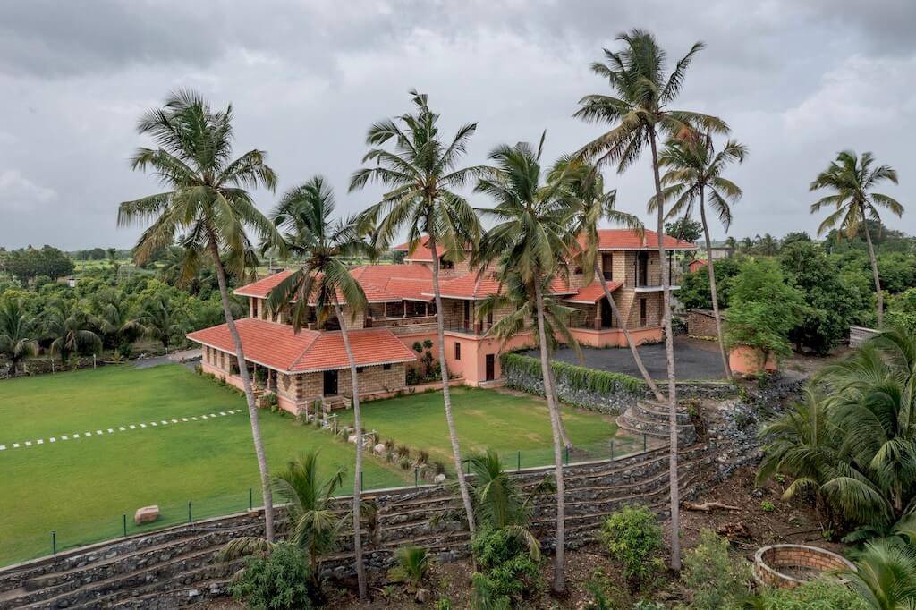 Rushitoya, Droneshwar, Una, Gujarat, India by d6thD design studio

Read more: amazingarchitecture.com/houses/rushito…

Nestled along the banks of the river Machchundari near the Droneshwar village in Kathiawar region of Gujarat

#amazingarchitecture #House