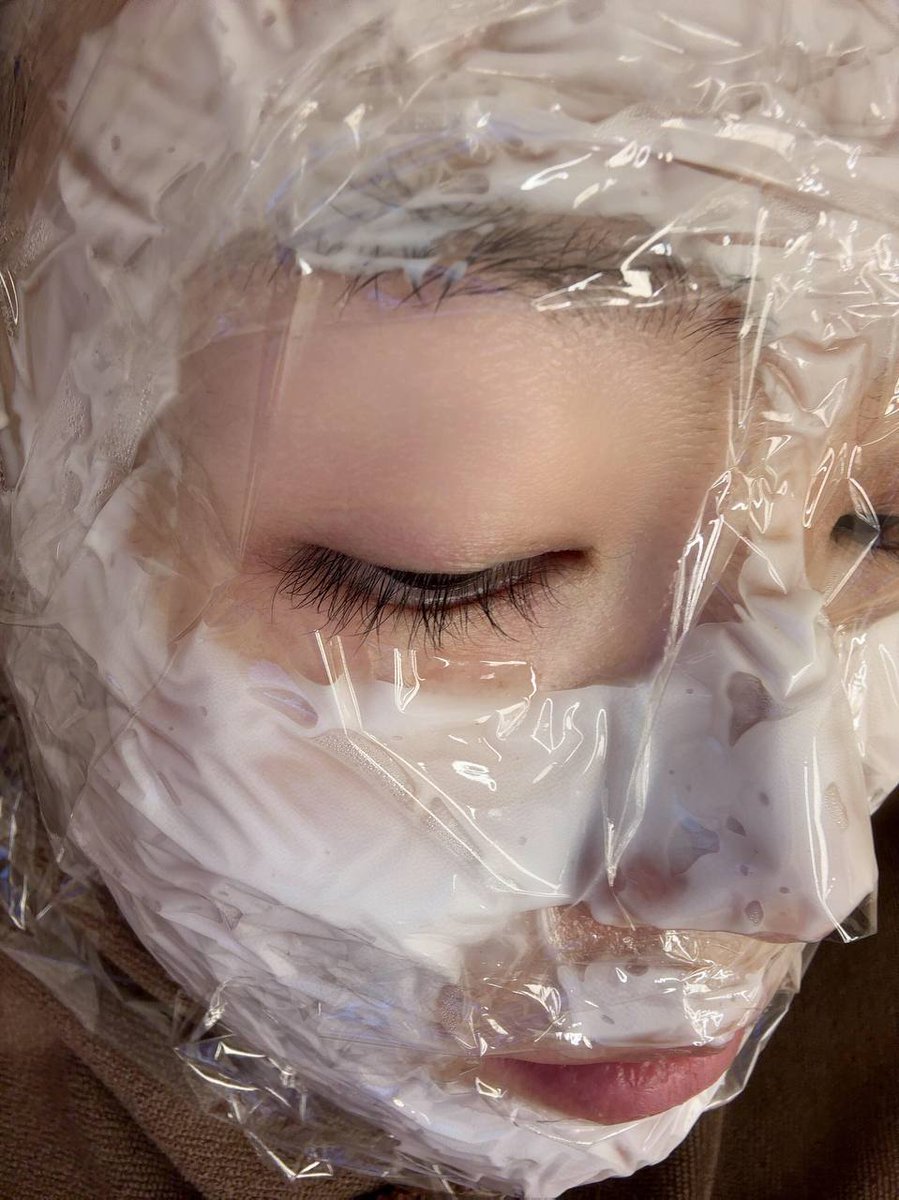 美容院で水光注射をしてきたんだけど、麻酔を使ったから痛くなかったの。
女性は美しくなるために本当に勇気があるわ📷📷