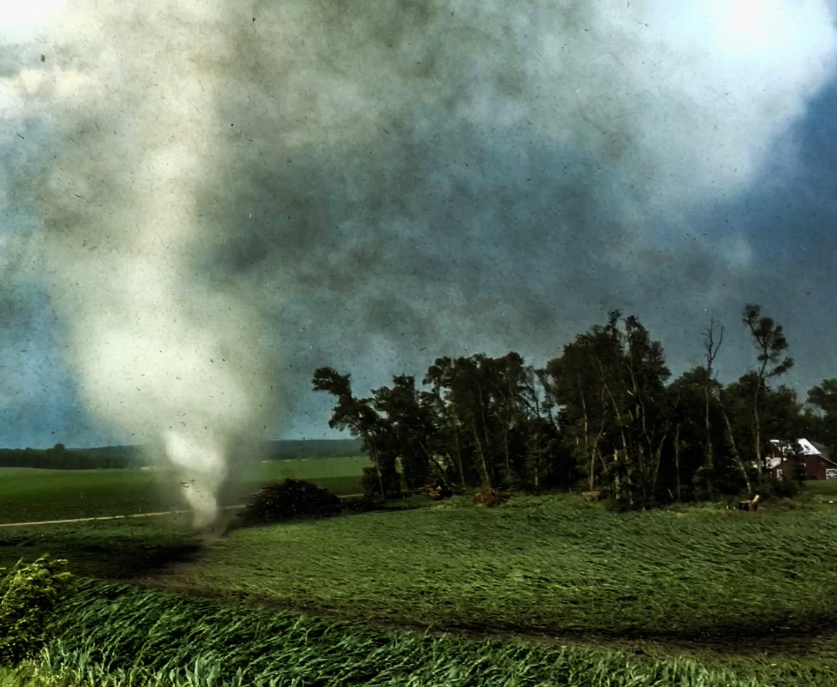 a tornado resembling an actual drill bit -

7-8-2020 in Minnesota