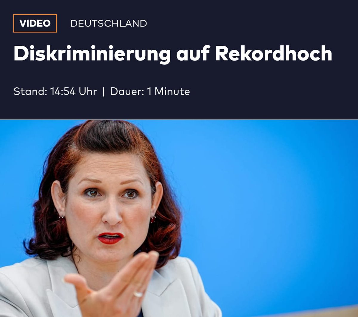 TimKoffiziell's tweet photo. In diesem Shithole ist keine Brücke mehr sicher, das Bildungssystem ist ein einziges Fiasko, die Krankenkassen kollabieren, die Armee ist nur noch ein Ersatzteillager, Rentner fischen Pfandflaschen aus dem Müll, Messer-Barbaren fluten unsere Städte, aber Hauptsache derartige Schlagzeilen schaffen es als Hauptthemen in die Nachrichten.