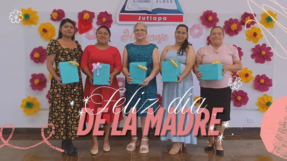 JTlvisor's tweet photo. Y ustedes también tenía este tipo de fantasía con las mamás de sus amigos? 😉 https://t.co/xbvapf8sS6