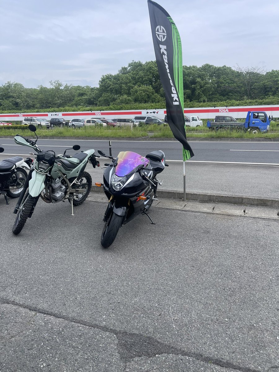 昨日のことだけどSUGOに持って行ってもらうために預けて来たー
今回の走行会の目標は散らない