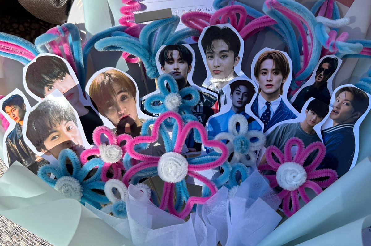 balik sebentar (sehari WKWKW)
cuman mau mengatakan thank you thank you thank you LOVEEEE U ALL!!😭😭🤍🤍
beneran pas dikasi bunga mark ini kalau engga rame orang kayaknya gw nangis WKWKWKWK <3……………..
love yewwwww <a href="/jaechzip/">R. | kinda ia</a> <a href="/phojenyo/">gimi - ia</a> <a href="/apriIune/">ً</a> 🥳🤍💖