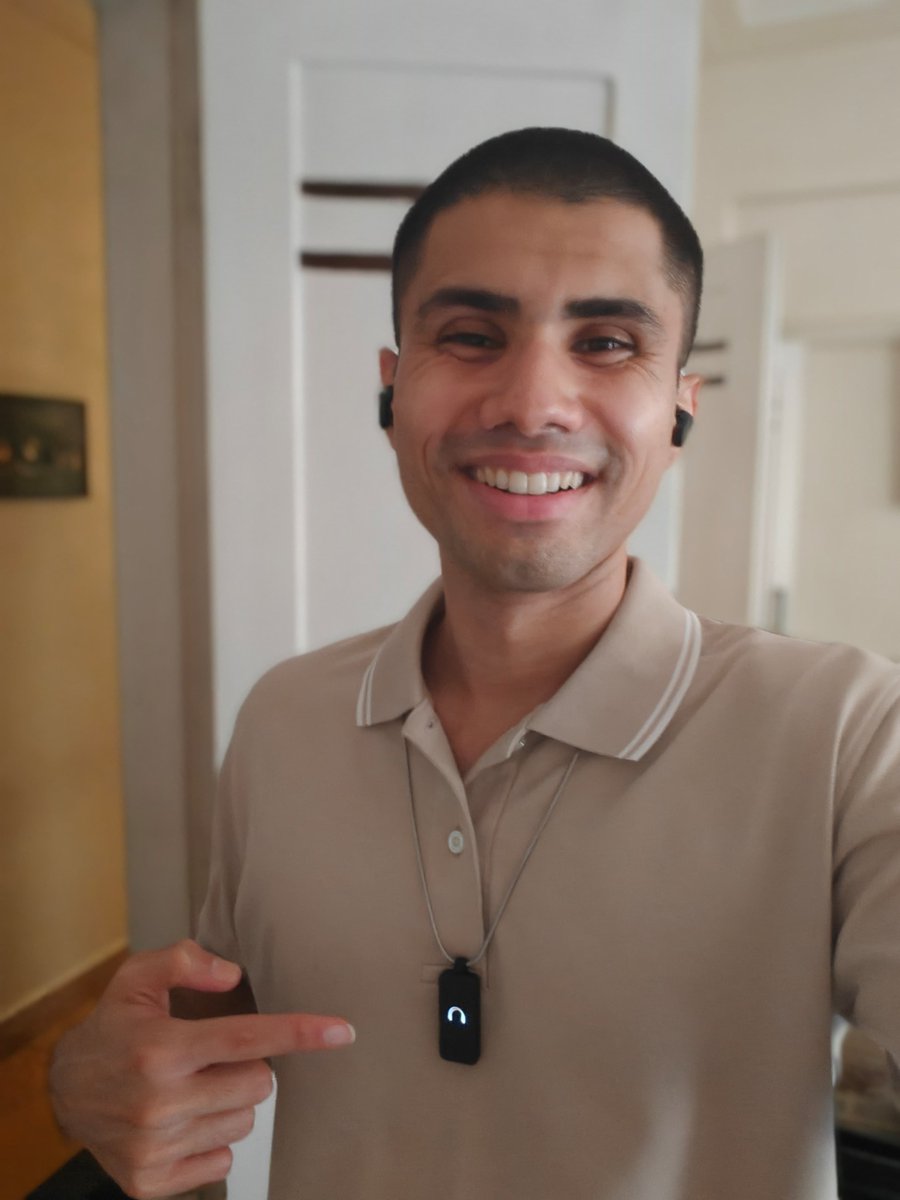 Rahul_J_Mathur's tweet image. I wore the Neo-1 AI pendant for a week - sharing a detailed review below:

Neo-1 was launched by Neosapien - a startup which featured on Shark Tank India. They raised money from Angel investors to build the first few units.

I met the founders in BLR exactly a year ago - was…