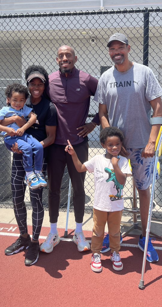 Went out to the track this weekend to coach a bit and get in some walking and ran into none other than Olympic track star @vernon400m ! 🙌🏾💨

Legacy, discipline, and hard work—all in one frame. 💪🏾👟 #TrackLife #FamilyTime #OlympiansConnect #VernonNorwood #Gratitude #KeepPushing
