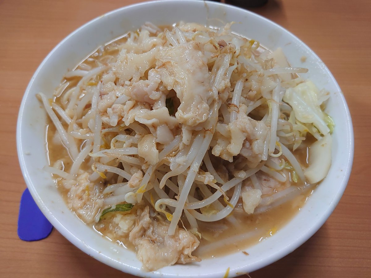 ラーメン二郎仙台店2。
初訪、麺半分ニンニク少なめアブラ。とても旨かったが、4:00に一蘭食った次の日の昼に食うものではなかった気がする(当たり前