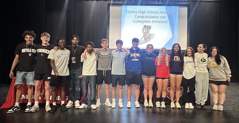 ELMIRA SIGNING DAY SEES 14 SIGN TO PLAY AT THE COLLEGIATE LEVEL (20 PHOTOS). . . <a href="/ECSD_Athletics/">Express Athletics</a> <a href="/ItsAllAboutTheE/">Elmira Express Fball</a> 

stsportsreport.com/index_get.php?…

Photo gallery from the signing: brianfees.smugmug.com/ELMIRA-COLLEGE…