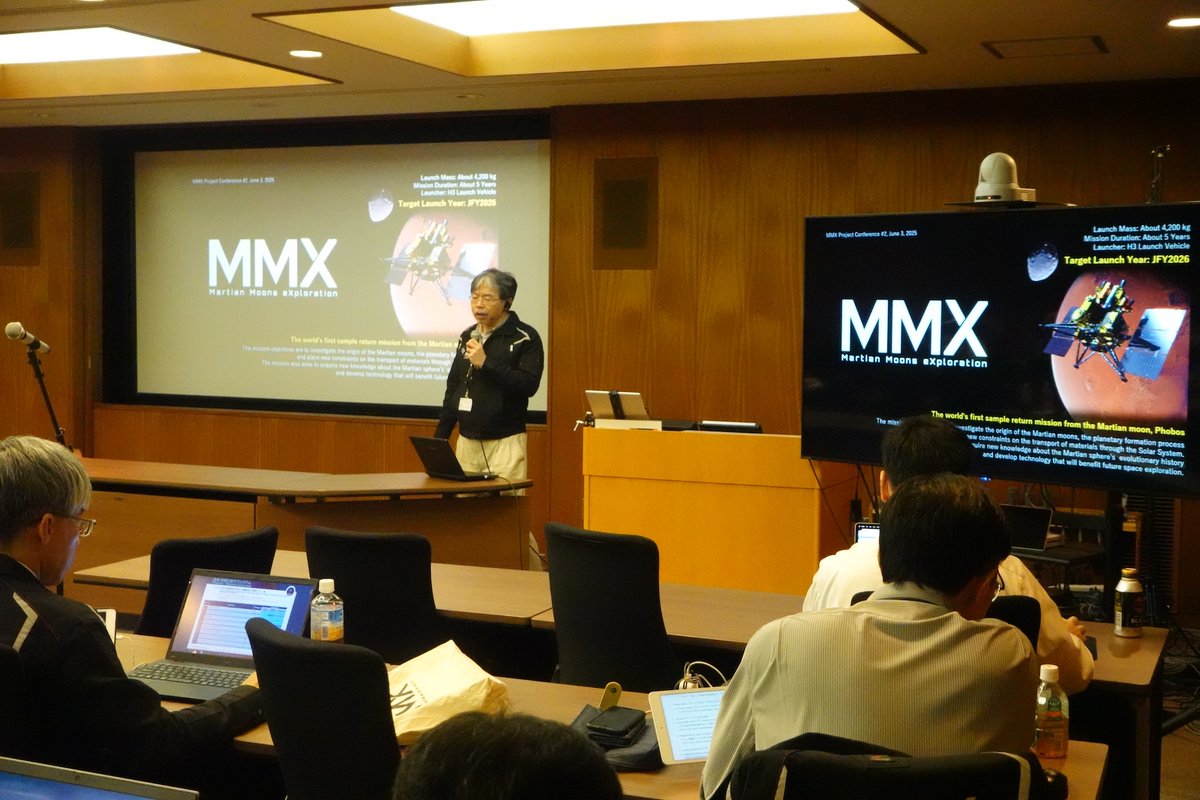 mmx_jaxa_jp's tweet image. JAXA相模原キャンパスでは、6月3日から6日の4日間、第2回の#MMX 会議が開催されています。国内外から多くのMMX関係者が集まって、MMXプロジェクトの現在の進捗状況ついて熱い🔥議論を交わしています。写真は、会議冒頭でプロジェクトの状況を講演する🎤川勝プロジェクトマネージャと会議の様子。