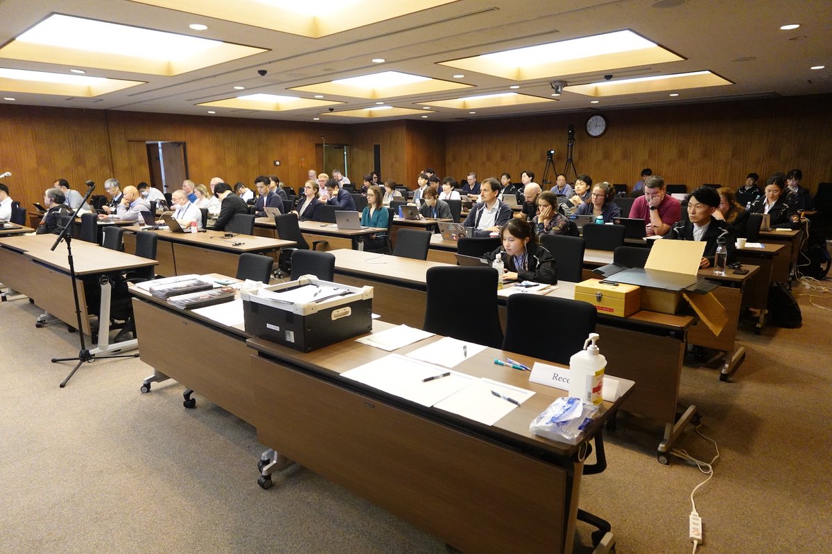mmx_jaxa_jp's tweet image. JAXA相模原キャンパスでは、6月3日から6日の4日間、第2回の#MMX 会議が開催されています。国内外から多くのMMX関係者が集まって、MMXプロジェクトの現在の進捗状況ついて熱い🔥議論を交わしています。写真は、会議冒頭でプロジェクトの状況を講演する🎤川勝プロジェクトマネージャと会議の様子。