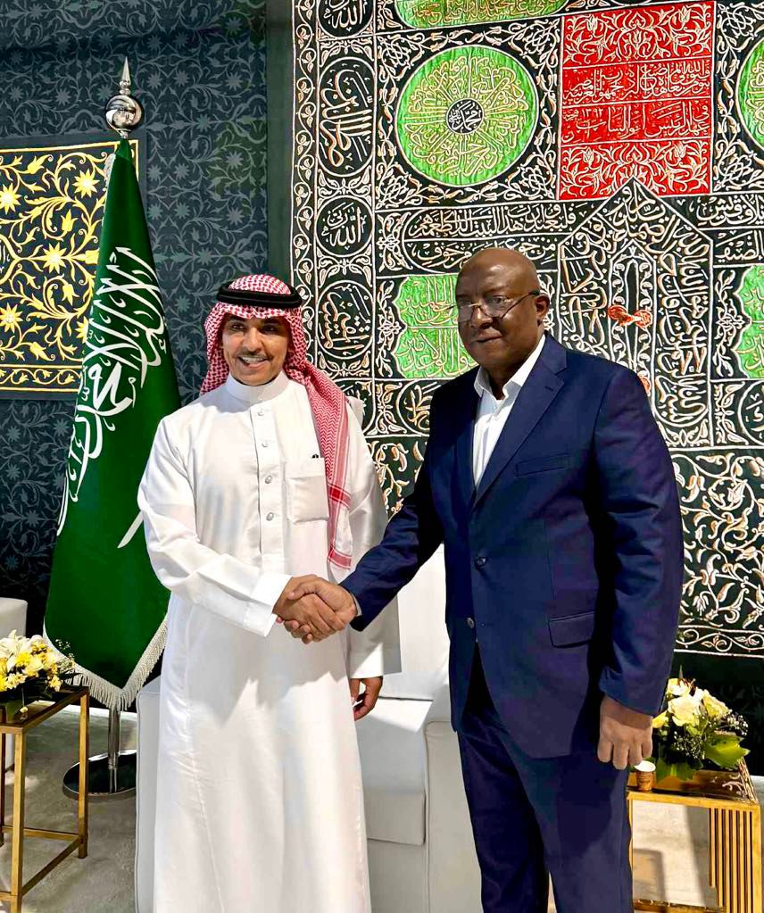 Ministry of Information, Culture & Tourism (@moisomalia) on Twitter photo The Minister of Information, <a href="/DaudAweis/">Daud Aweis</a>, held talks with his Saudi counterpart, Salman bin Yousef Al-Dosari, in the holy city of Makkah. They discussed ways to enhance bilateral cooperation and strengthen collaboration between their countries media sector. The Minister of Information, <a href="/DaudAweis/">Daud Aweis</a>, held talks with his Saudi counterpart, Salman bin Yousef Al-Dosari, in the holy city of Makkah. They discussed ways to enhance bilateral cooperation and strengthen collaboration between their countries media sector.
