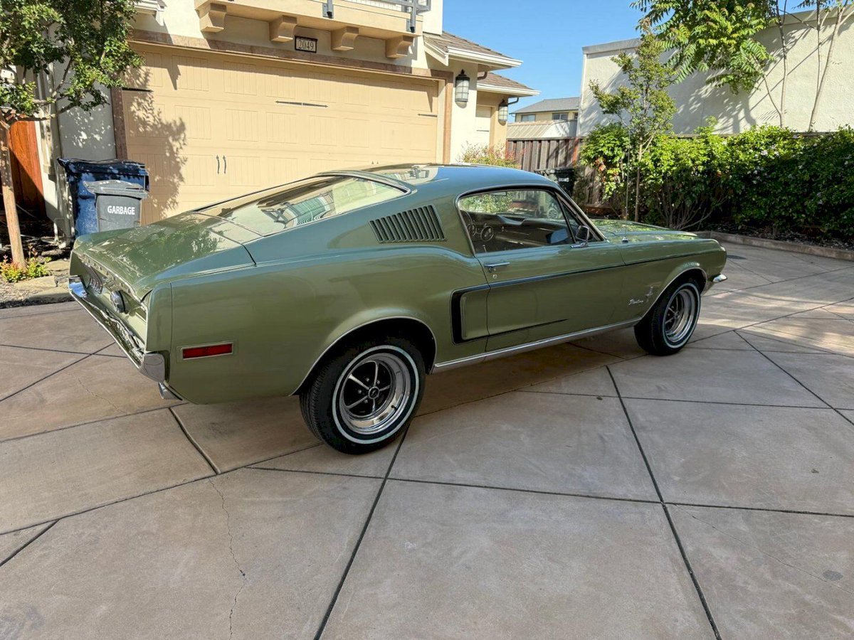 🚗 𝗖𝗼𝗺𝗺𝗶𝗻𝗴 𝗦𝗼𝗼𝗻: 𝟭𝟵𝟲𝟴 𝗙𝗼𝗿𝗱 𝗠𝘂𝘀𝘁𝗮𝗻𝗴 𝗙𝗮𝘀𝘁𝗯𝗮𝗰𝗸 – 𝗟𝗶𝗺𝗲 𝗚𝗼𝗹𝗱 𝗘𝗹𝗲𝗴𝗮𝗻𝗰𝗲 𝘄𝗶𝘁𝗵 𝗕𝗹𝗮𝗰𝗸 𝗗𝗲𝗹𝘂𝘅𝗲 𝗜𝗻𝘁𝗲𝗿𝗶𝗼𝗿 🚗

A True American Icon – Ready for the Open Road!

History of the 1968 Mustang:

The 1968 Mustang marked a pivota