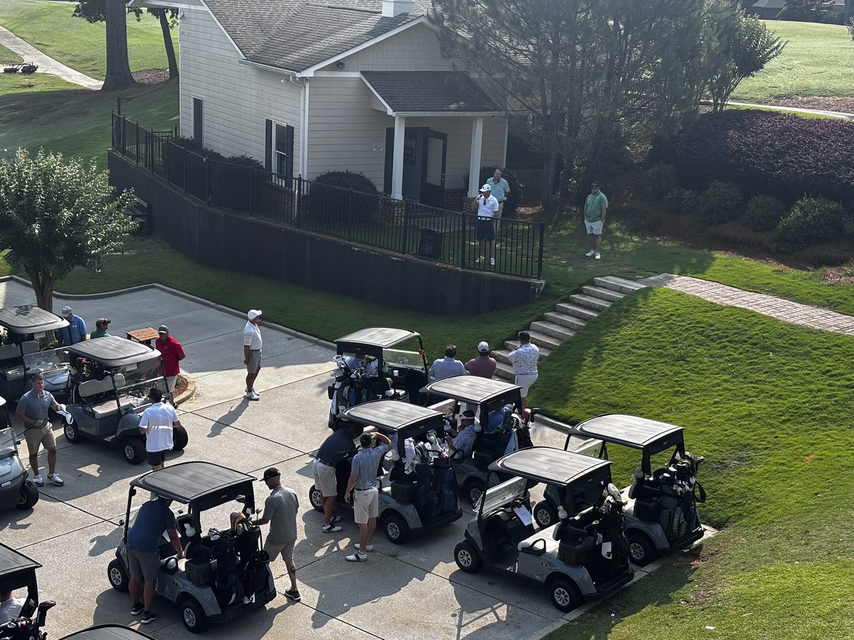 A HUGE thank you to all of the Golfers, Sponsors and Brookfield Country Club for making this year’s Touchdown Club golf outing a success! It was great to see Principal Dr. Rako Morrissey and Athlethic Director Ben Sutter! Go Hornets! #Team76