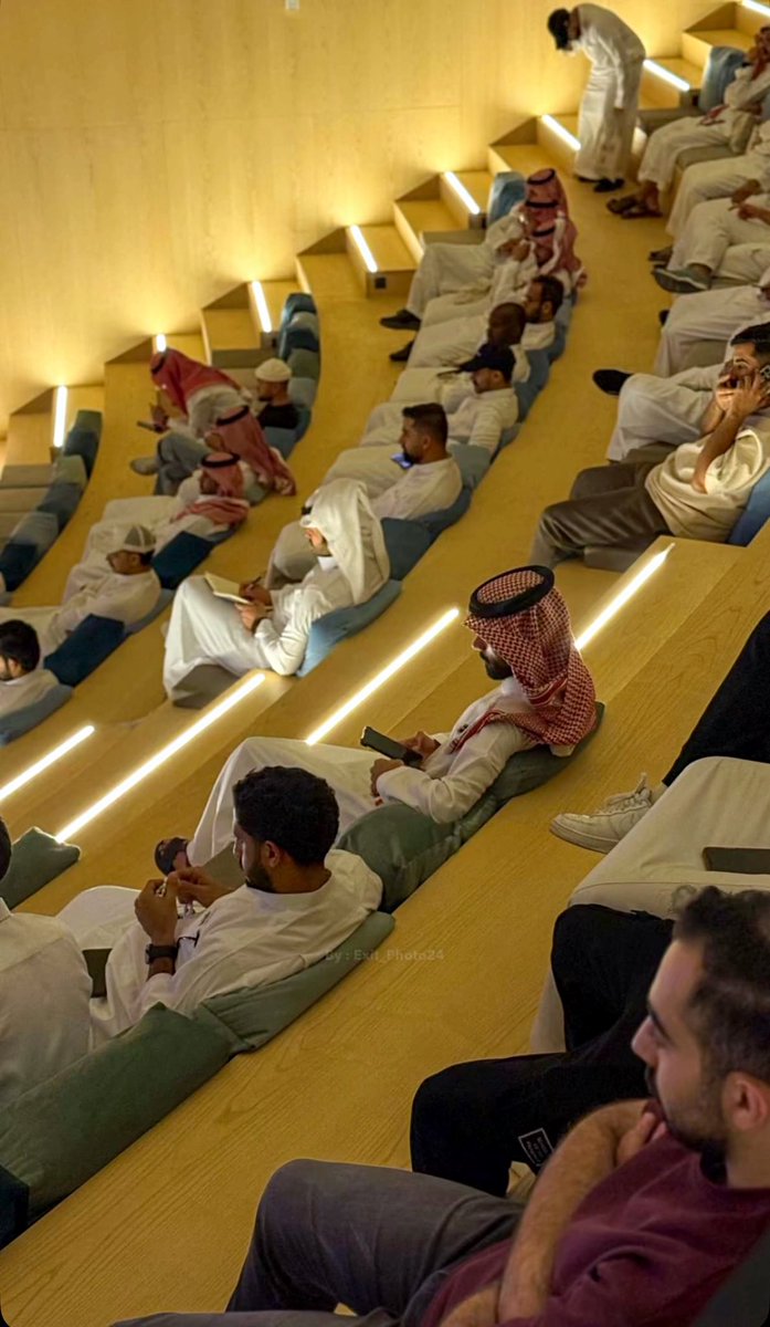 عبدالله الغامدي 🇸🇦 (@ajghamdi) on Twitter photo في بيت الثقافة <a href="/CultureHousesSA/">بيت الثقافة</a>
حيث تلتقي الحكايات برائحة القهوة،
سعدت بتقديم جلسة حوارية بعنوان
“التسويق في قطاع القهوة”،
بتنظيم مميز من جمعية القهوة السعودية <a href="/qasa_ksa/">جمعية القهوة</a>
جلسة ناقشنا فيها كيف يصنع التسويق الفارق في بناء العلامات، وكيف تتحول القهوة من منتج إلى قصة متكاملة تعيش في بيت الثقافة <a href="/CultureHousesSA/">بيت الثقافة</a>
حيث تلتقي الحكايات برائحة القهوة،
سعدت بتقديم جلسة حوارية بعنوان
“التسويق في قطاع القهوة”،
بتنظيم مميز من جمعية القهوة السعودية <a href="/qasa_ksa/">جمعية القهوة</a>
جلسة ناقشنا فيها كيف يصنع التسويق الفارق في بناء العلامات، وكيف تتحول القهوة من منتج إلى قصة متكاملة تعيش