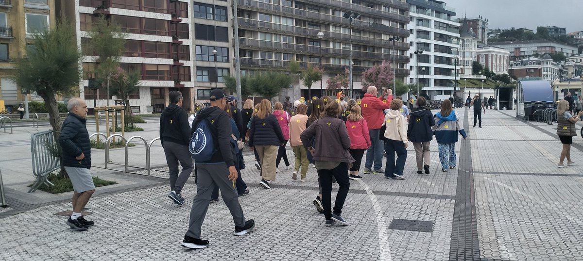 31, 25 baino gehiago da.
<a href="/EnekoGoia/">Eneko Goia Laso</a> 
<a href="/BiziLagunEkin/">BiziLagunEkin</a>
31, es más que 25.

<a href="/aneoyar/">Ane Oyarbide</a> 
<a href="/JuankarIzagirre/">Juan Karlos Izagirre</a> 
<a href="/victorlasa/">Victor Lasa</a> 
<a href="/BorjaCorominas/">Borja Corominas</a> 

Los números 30 y 31, están fuera de la foto.