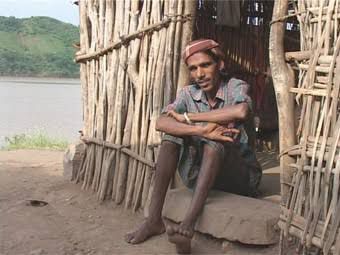One of the tallest adivasi/tribal leaders of <a href="/NarmadaBachao/">NarmadaBachaoAndolan</a> Andolan Luhariya passes away. The strain of struggle &amp; displacement is deep. Late Pervibai discribe's Luhariya's fast in Bhopal at the cost of his health in the 1990s that eventually helped halting the Sardar Sarovar Dam