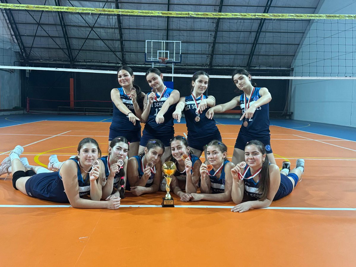 Gr8 Küçük Kız Voleybol Takımımız, Özel İstanbul Ligi Küçük Kızlar Kategorisi Sıralama müsabakasında Teşvikiye Spor Kulübü'nü 2 - 0 mağlup etmiştir. Takımımız bu sonuçla Özel İstanbul Ligi 3'üncüsü olmuştur.