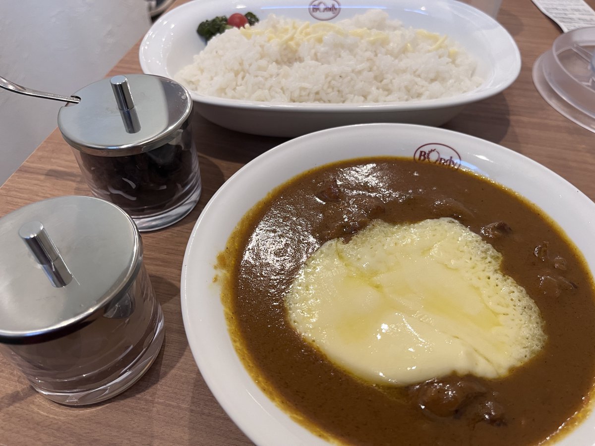 akibaru2022's tweet photo. 秋葉原にオープンした「ボンディ」のカレーが本当に美味しすぎる！「何時間煮込んだらこのコクが出るの？」ってくらいコク深くて本当に絶品オブ絶品！レトルト（画像右）の再現度がすごすぎて、最近のおうちご飯はほぼこれを食べてます。Amazonでも売ってるよー！
https://t.co/m9QD5Dbc9L #PR https://t.co/5jnKp9tmqu