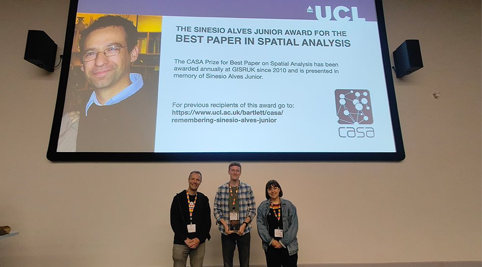 CASAUCL's tweet image. The CASA Prize for Best Paper on Spatial Analysis was presented to Chris Larkin, PhD researcher at Newcastle University, during the @GISRUK Conference 2025, in memory of Sinesio Alves Junior.
ucl.ac.uk/bartlett/news/…