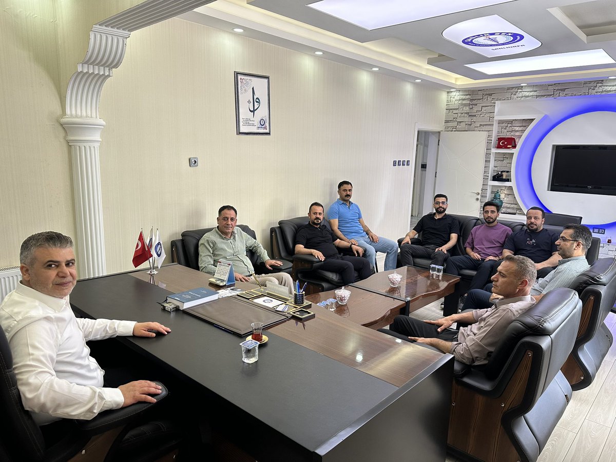 📍Şanlıurfa 

Sağlık-Sen Şanlıurfa Şube Başkanımız Sn.Abdülkadir Yabir ve kıymetli yönetim kurulu üyelerimizle bir araya geldik.

Her daim teşkilat ruhunu canlı tutan, sahadaki etkin çalışmaları ve ilkeli duruşuyla sendikal mücadelemize değer katan Şanlıurfa Şubemiz; bu yıl da